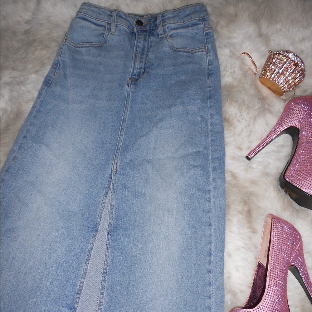 Maxi denim skirt with front slit